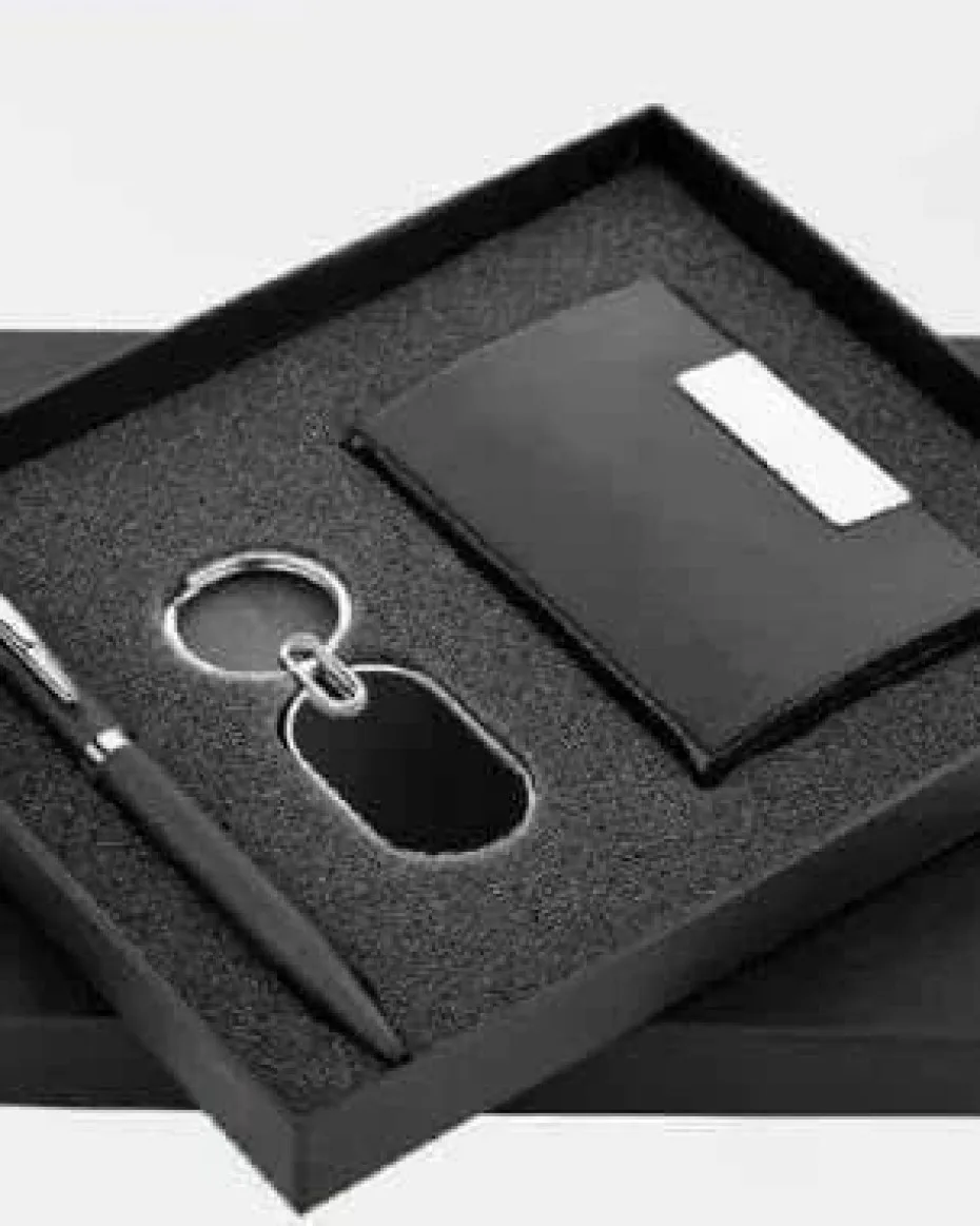 Pen, key holder and credit card holder gift set